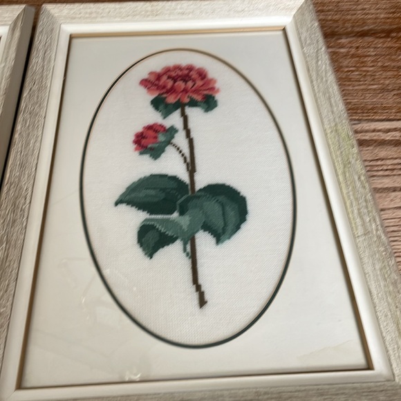 VINTAGE  set of two large framed needlepoint floral pink white ivory cottagecore - Picture 3 of 10